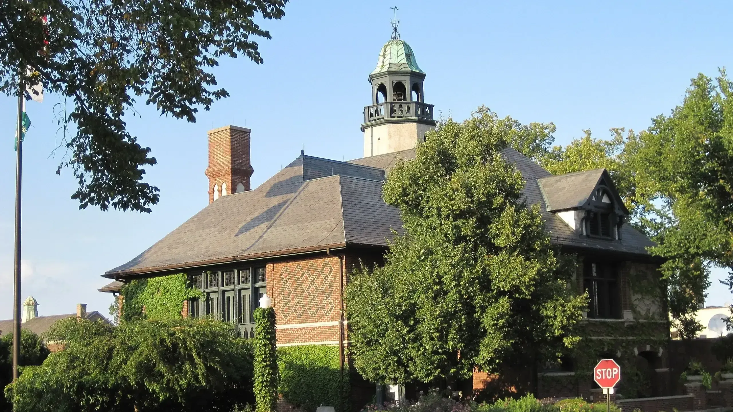 Lake Forest City Hall